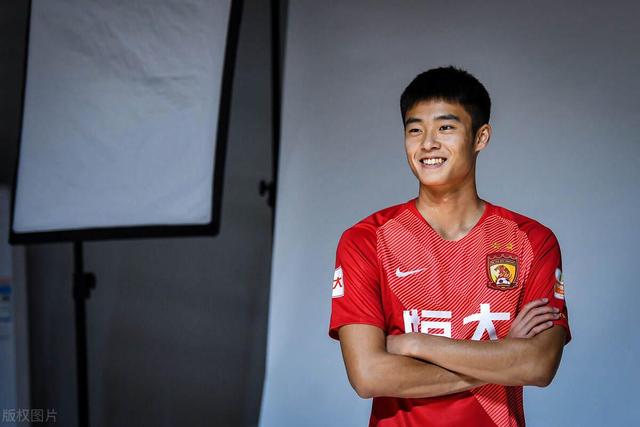 九游登录入口-荷甲倒计时，新疆广汇集结日复出首秀，细节引发关注，媒体盛赞，身体对抗强度拉满的简单介绍