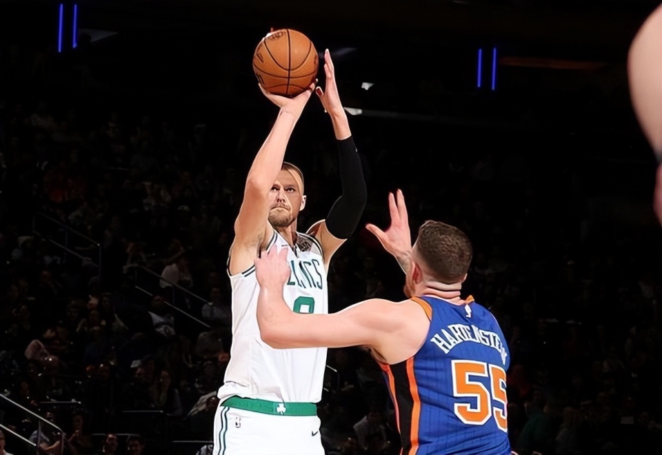 关于转折点！波士顿凯尔特人防线松动；欧冠转会期攻防权衡；态度坚定；阵容厚度经受考验的信息