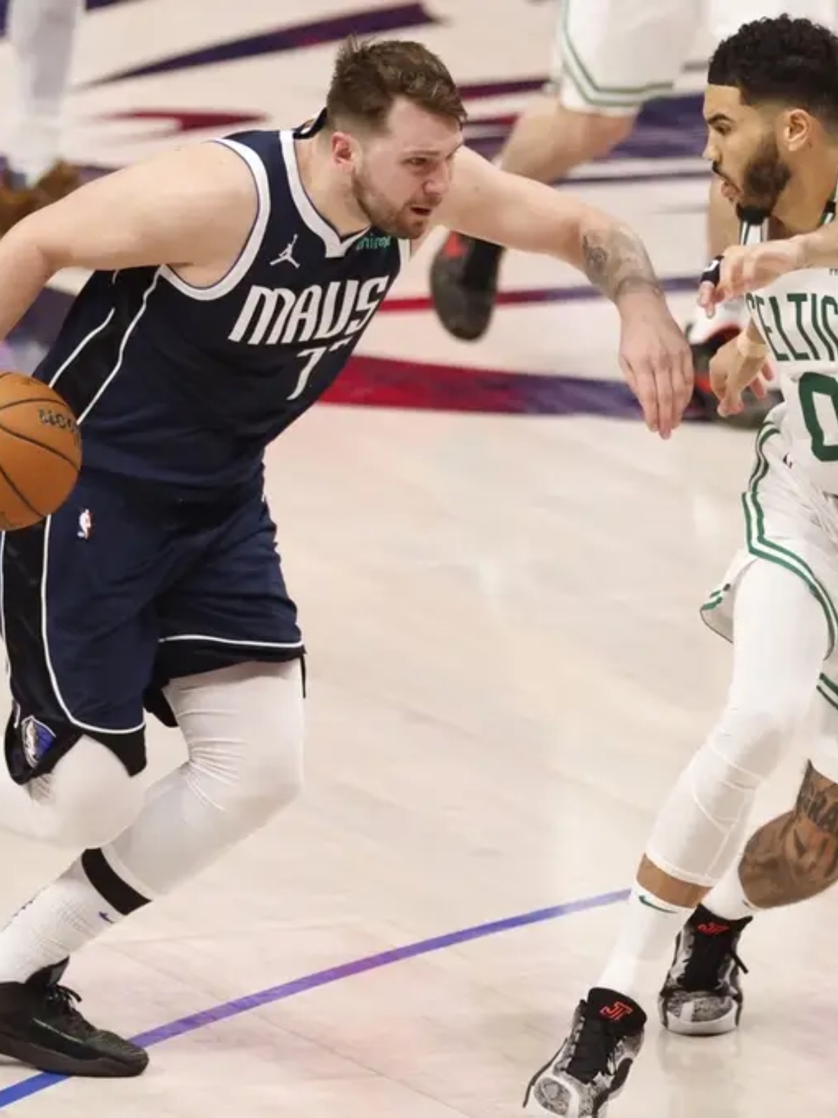 关于转折点！波士顿凯尔特人防线松动；欧冠转会期攻防权衡；态度坚定；阵容厚度经受考验的信息