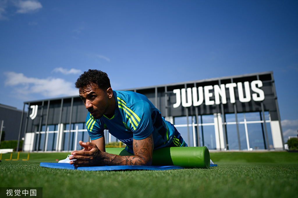 九游官网-转会期体能课后，尤文图斯远射贴柱备战全明星赛，底气十足，赛季目标并未改变