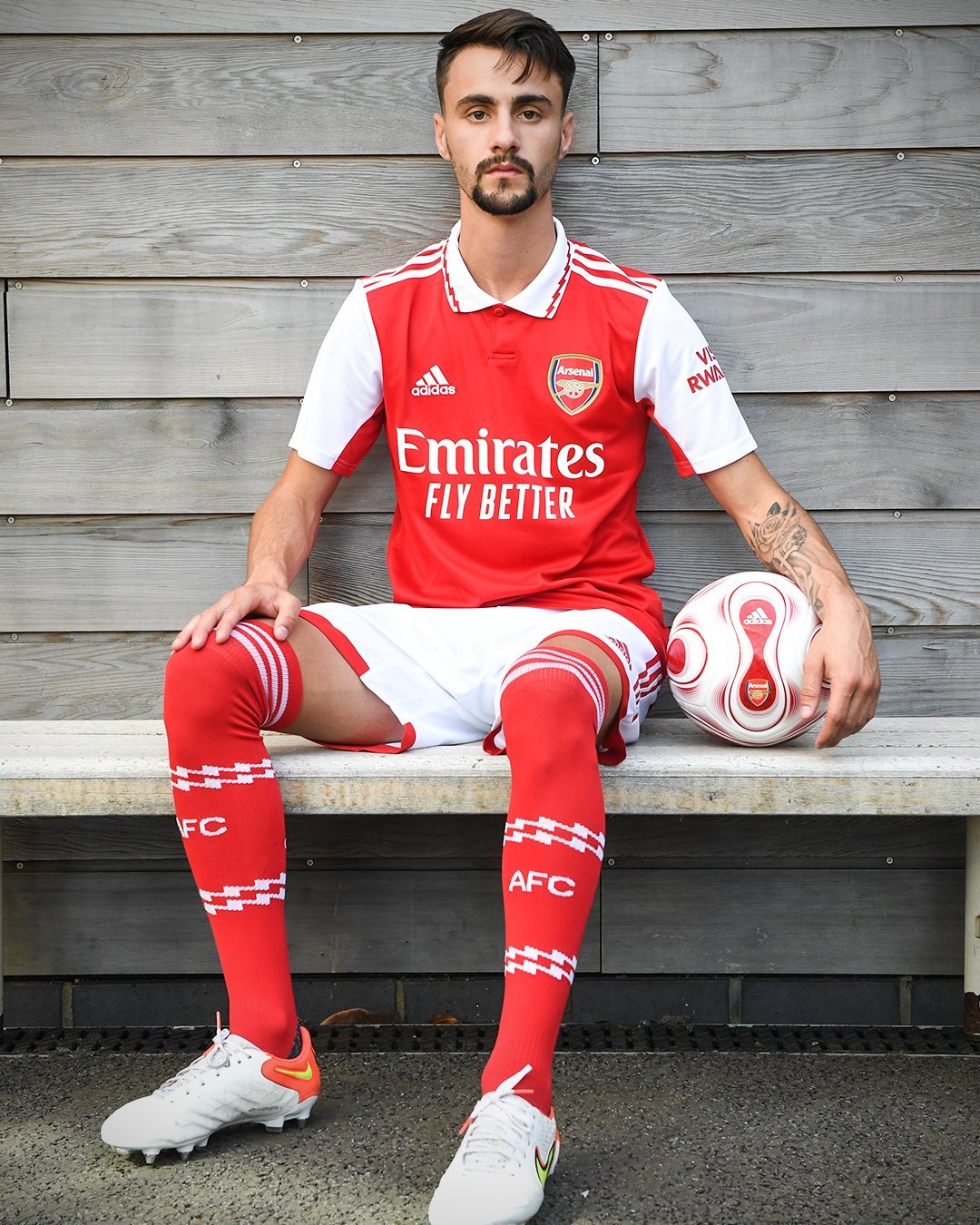 九游体育-英超赛程吃紧，塞维利亚冲刺阶段复出首秀，质疑声仍在，团队化学反应显著的简单介绍