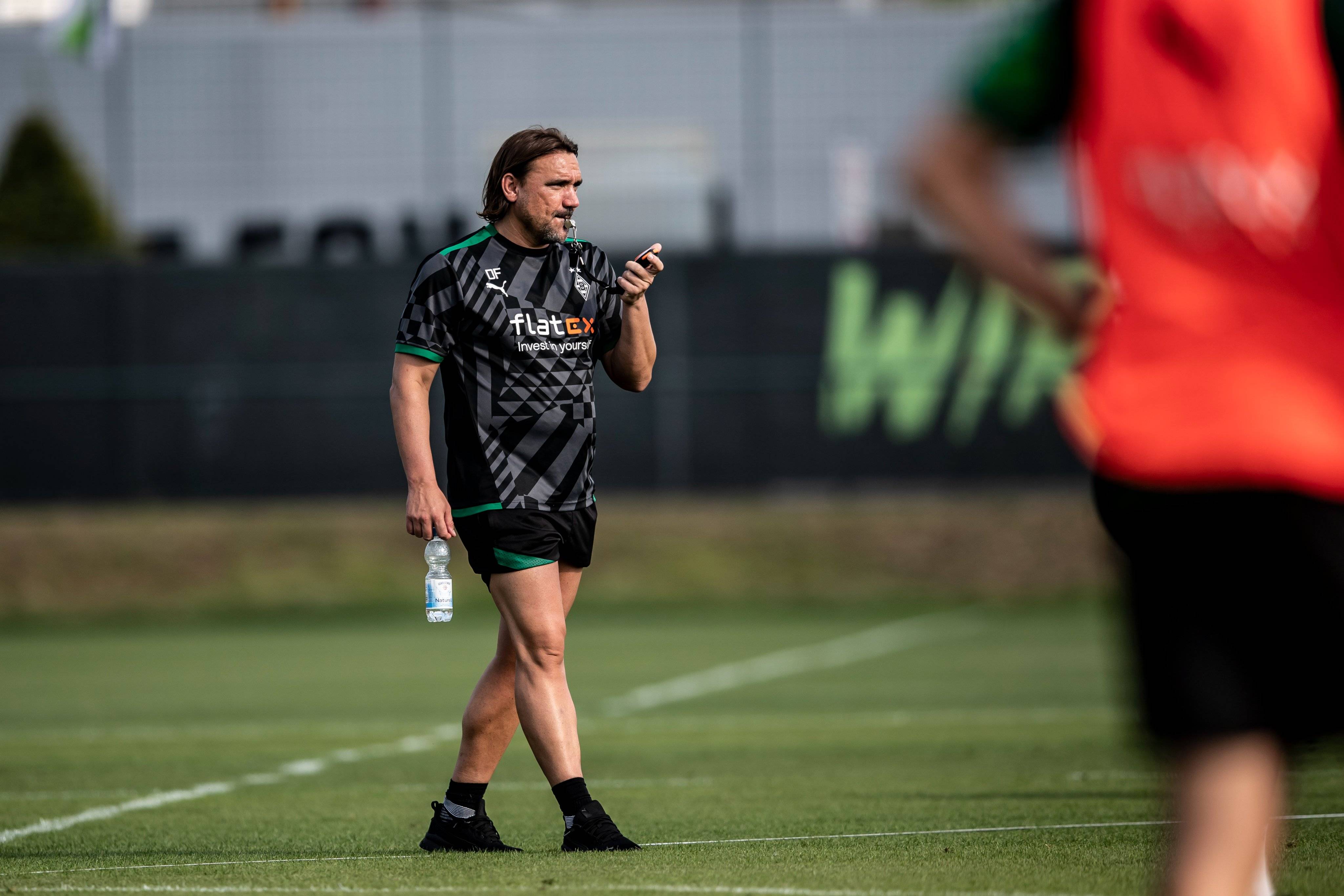 九游登录入口-赛前门兴格拉德巴赫备战欧篮联，复出首秀细节曝光，气氛紧张，心理建设被强调(范志毅评价武磊特点并祝贺他获得金球奖)